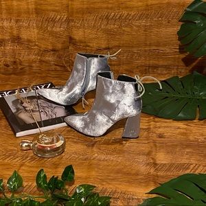 STUART WEITZMAN GRANDIOSE silver grey velvet ankle bootie size 37/6.5 US